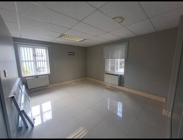 124M² OFFICE TO LET IN HYDE PARK